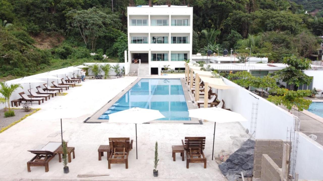 Hotel Malaki à Los Ayala Extérieur photo