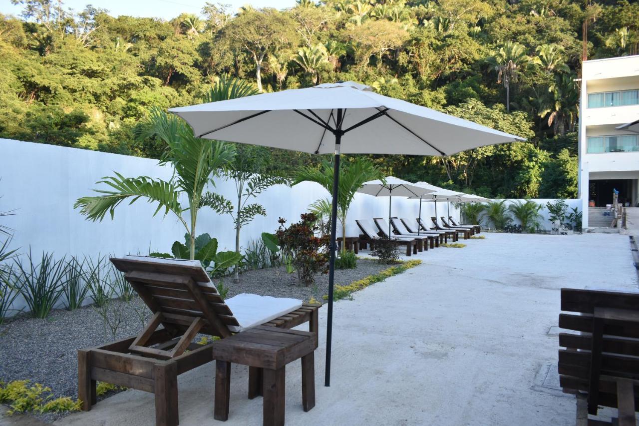Hotel Malaki à Los Ayala Extérieur photo