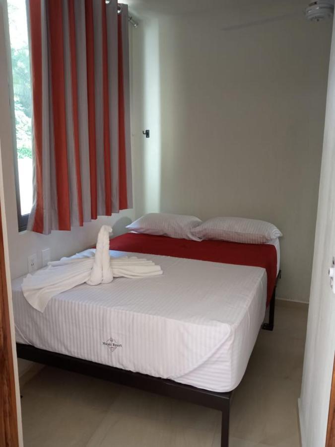 Hotel Malaki à Los Ayala Extérieur photo
