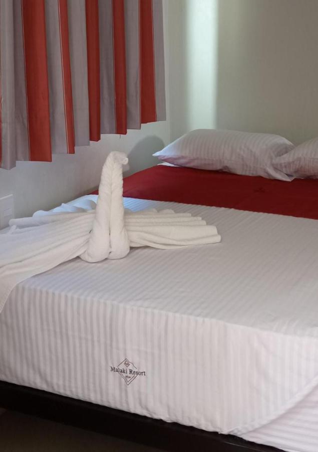 Hotel Malaki à Los Ayala Extérieur photo