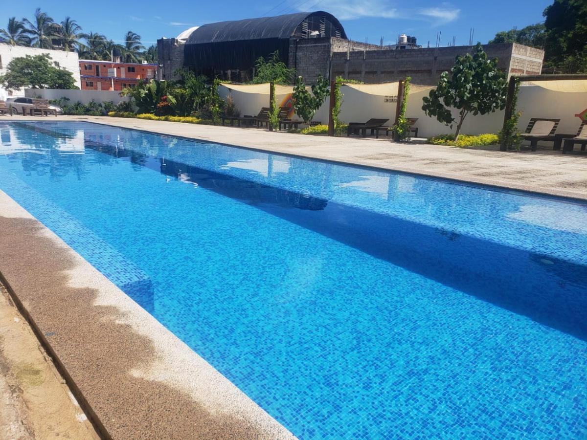 Hotel Malaki à Los Ayala Extérieur photo