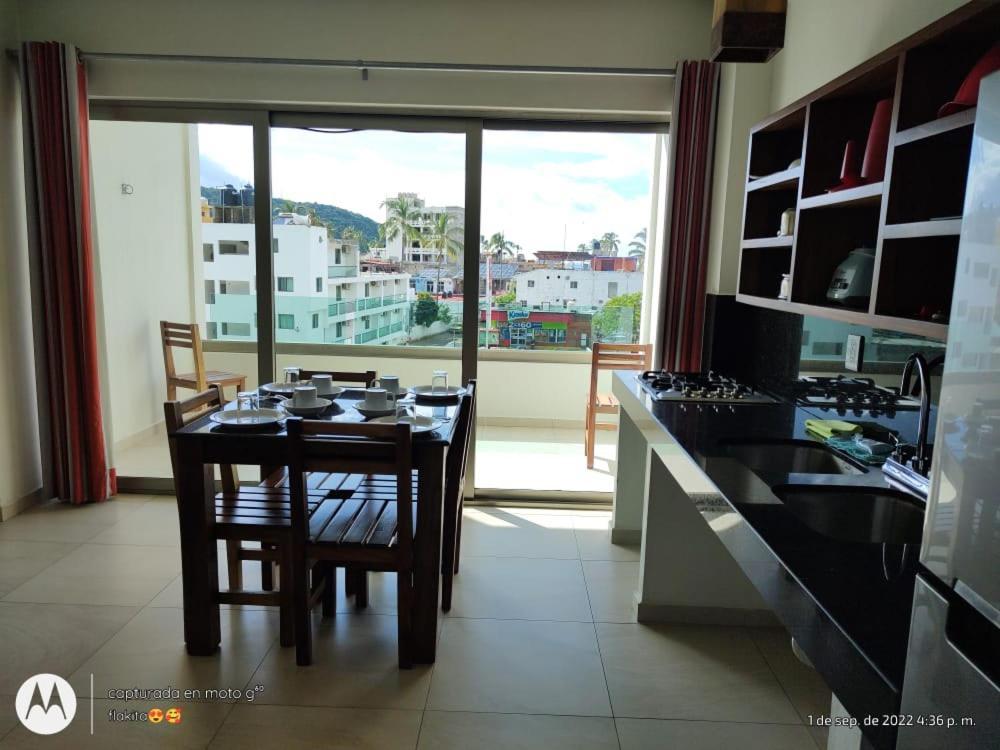 Hotel Malaki à Los Ayala Extérieur photo
