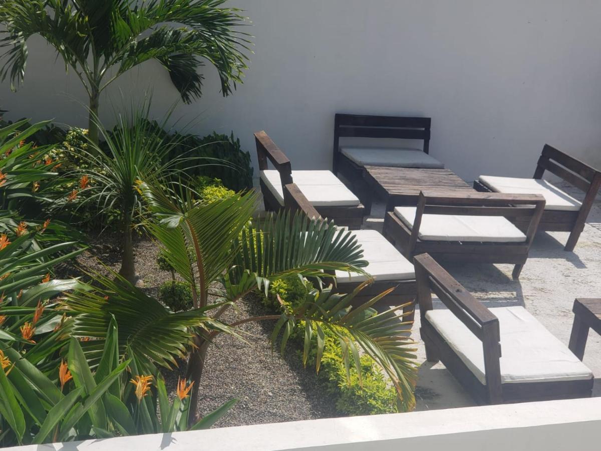 Hotel Malaki à Los Ayala Extérieur photo
