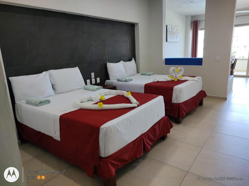 Hotel Malaki à Los Ayala Extérieur photo